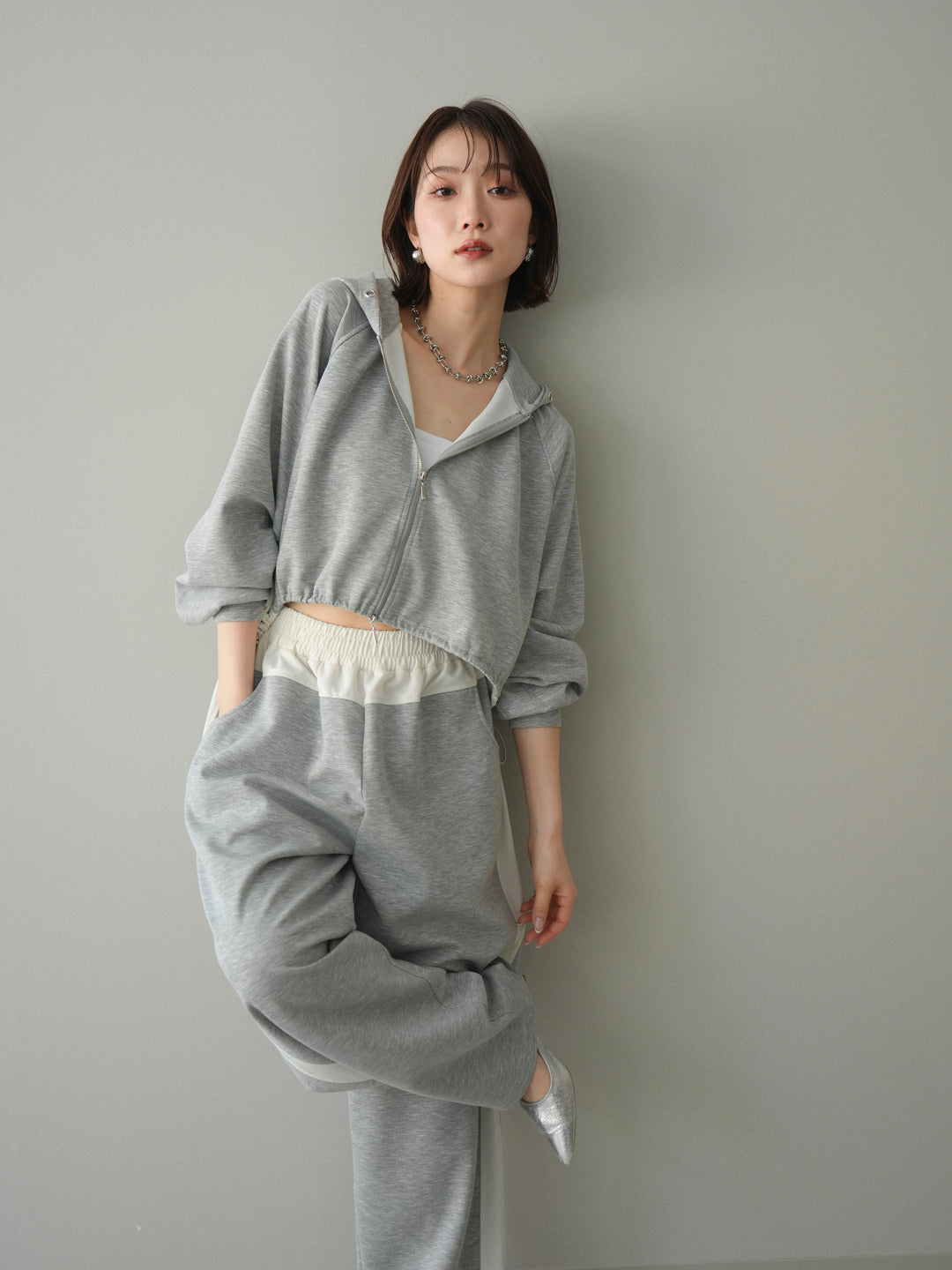 [予約]バイカラー異素材ライトポンチクロップドZIPフーディー/gray