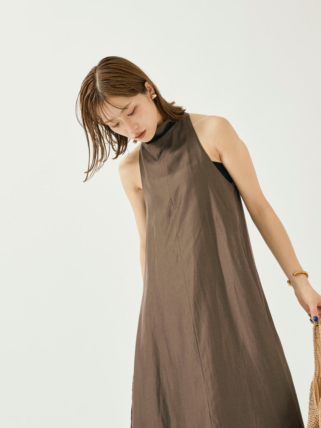[予約]シャイニーホルターネックレイヤードワンピース/ブラウン