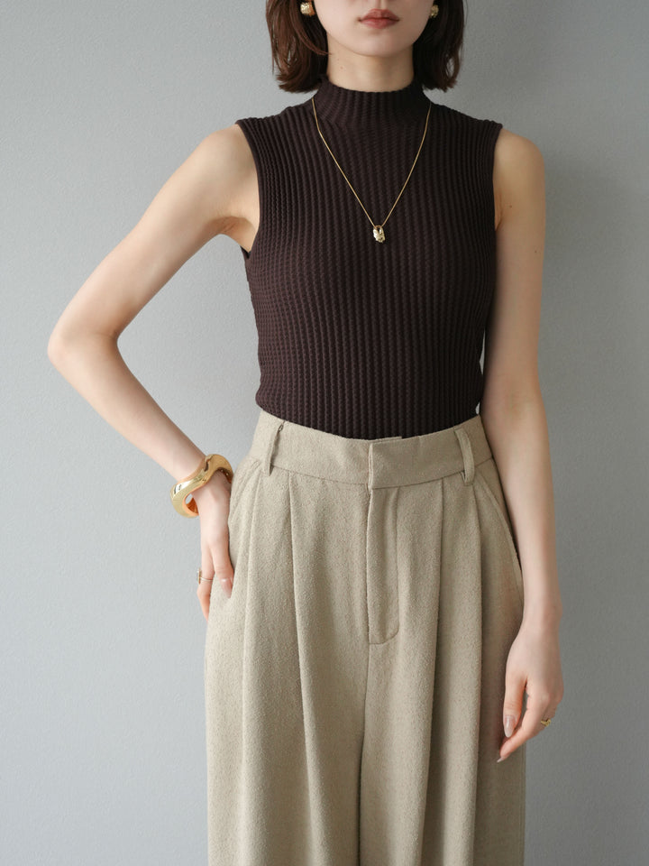 [予約]ボトルネックワッフル編みノースリーブニットトップス/ブラウン