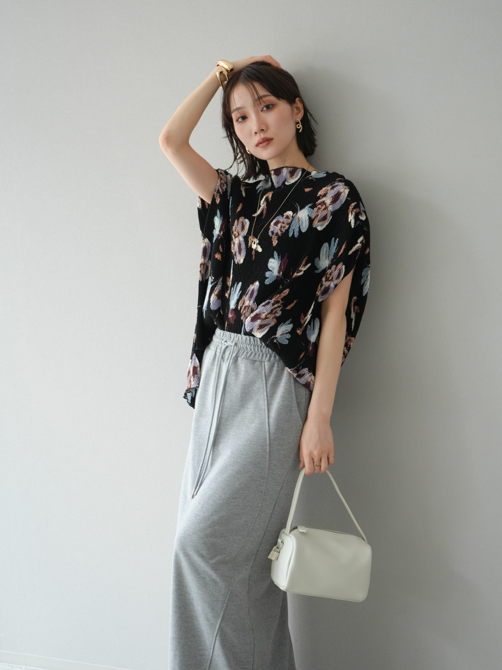 [預購] 花卉印花水洗褶上衣/黑色