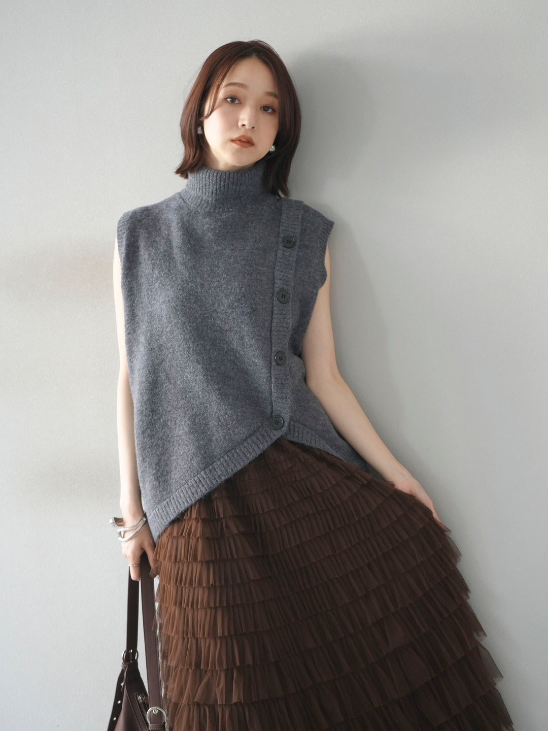 [予約]デザインボタンハイネックニットベスト/ gray