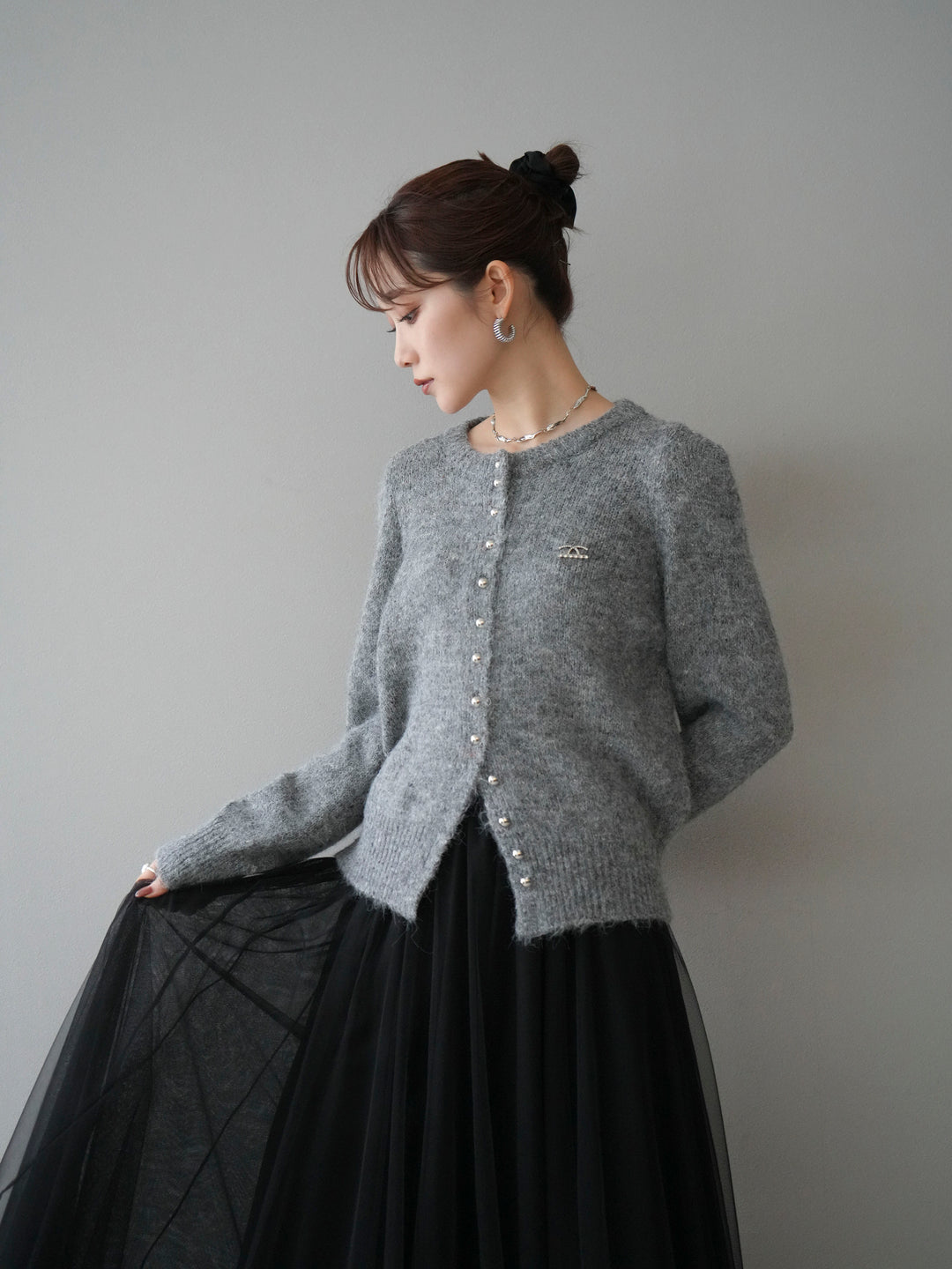 [SET]ブローチ付silverボタンミックスニットカーディガン+チュールボリュームスカート(2set)