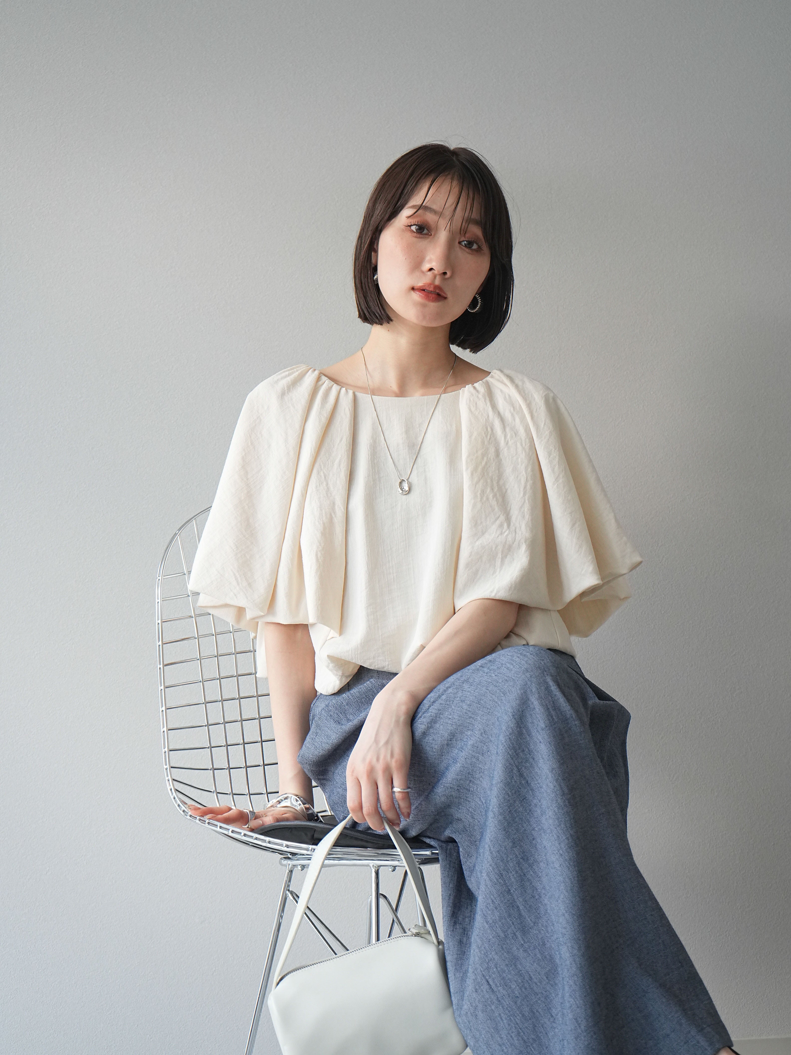 完売美品　リグリーム タックスリーブ　バルーン　ブラウス　白　Very コラボ 雑誌VERYとのコラボアイテム登場 – regleam