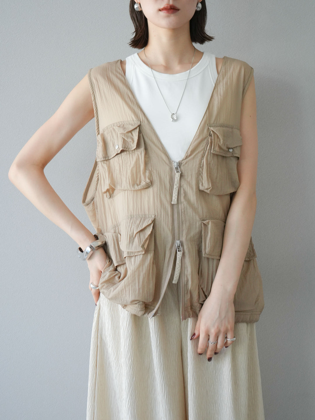 [預購] 尼龍大口袋透視背心/米色
