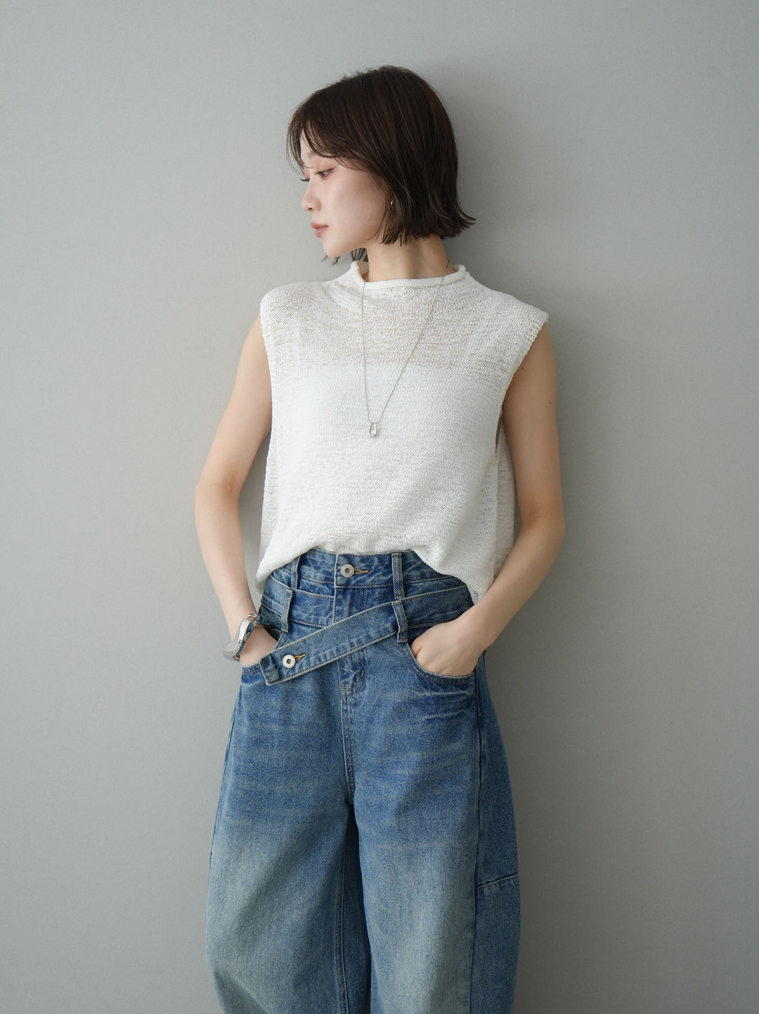 【套裝】無袖亞麻質感透視針織套頭衫 + 不對稱闊腿牛仔褲（兩件套）