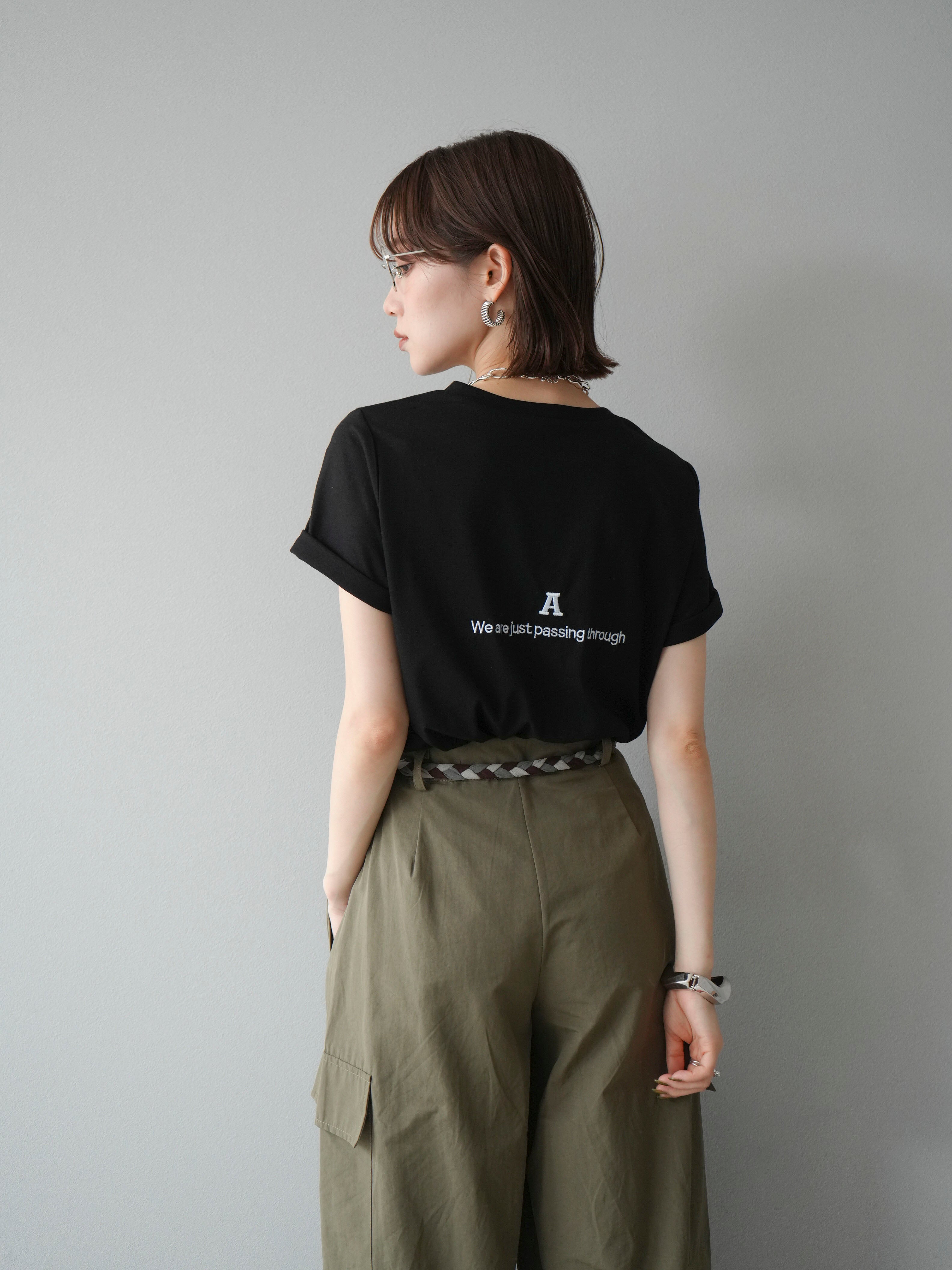 予約]ロゴ刺繍Tシャツ/ブラック – Lumier