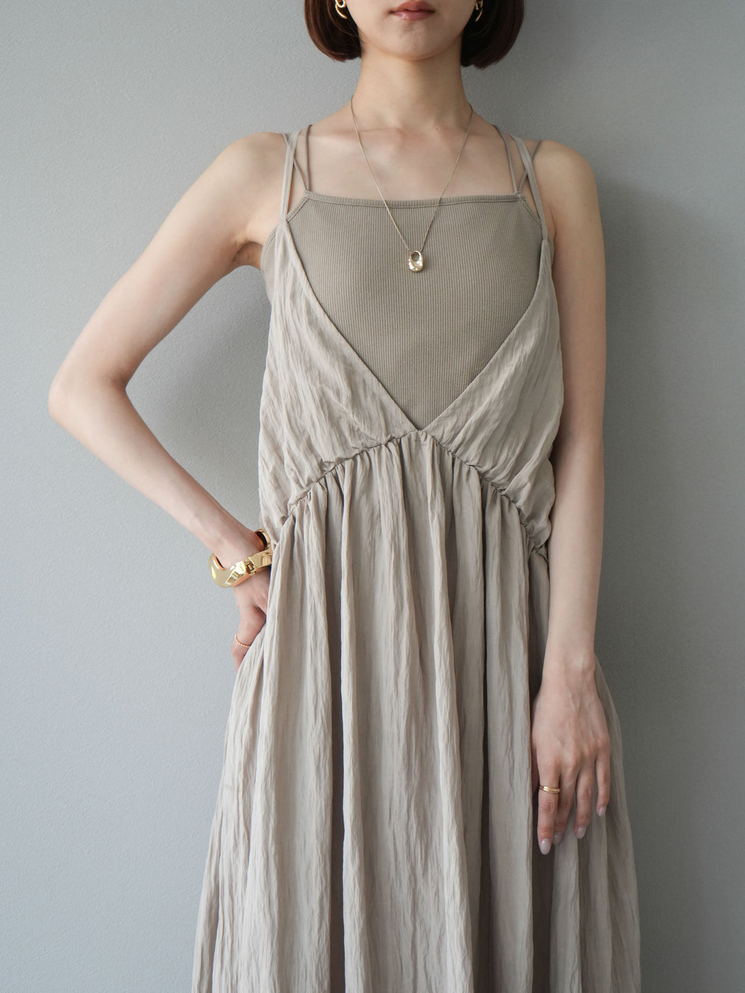 [予約]シボ加工シャイニーキャミワンピース/ベージュ