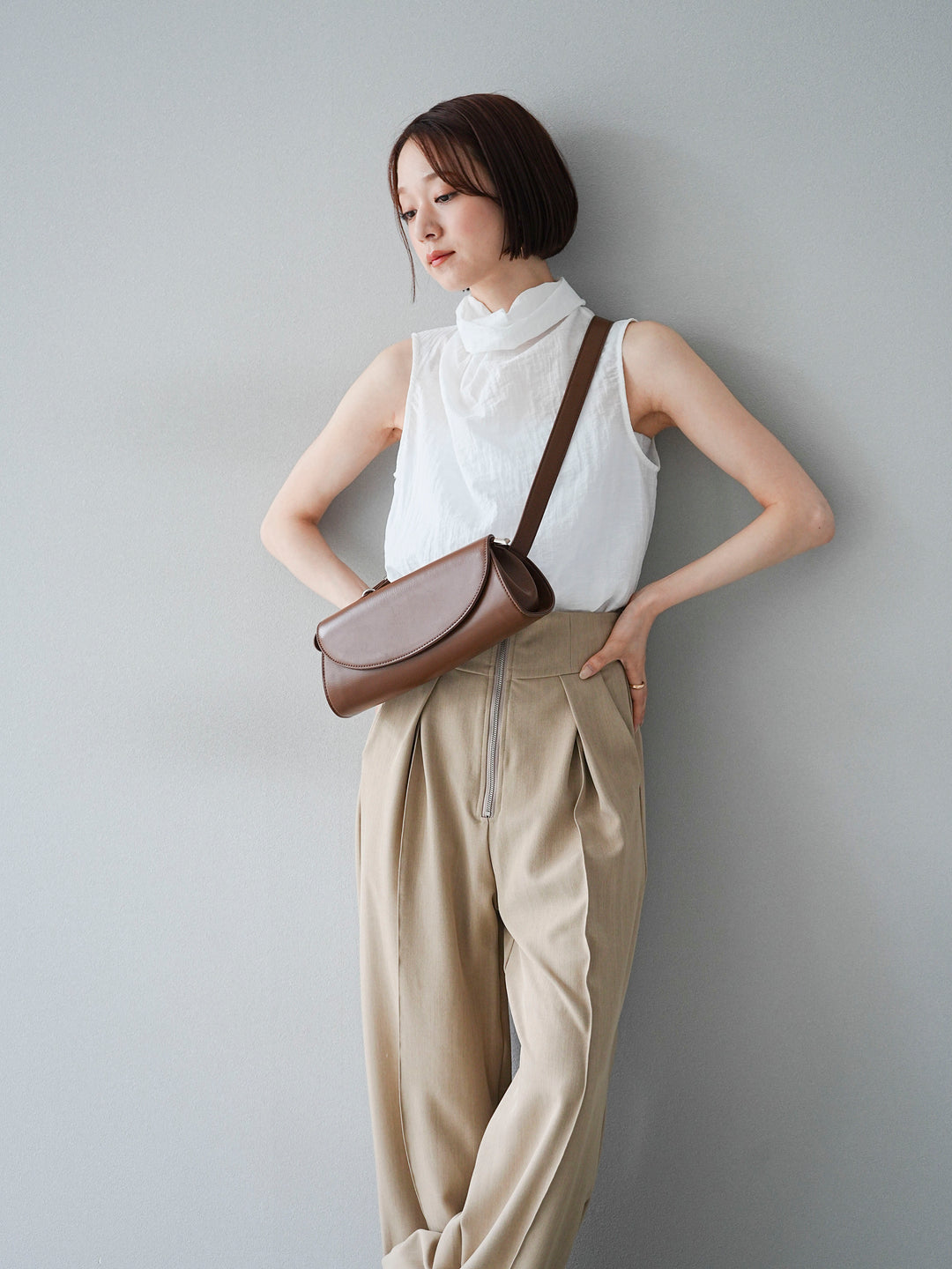 [SET] 後繫帶無袖上衣 + 拉鍊褶襉寬褲 (2 套)
