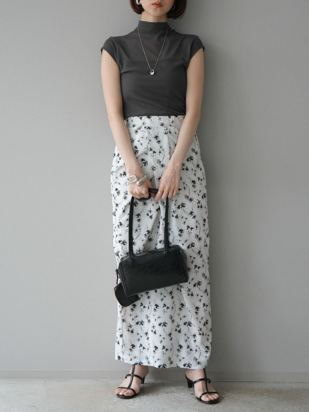 [予約]フラワーモチーフタックIラインスカート/ホワイト