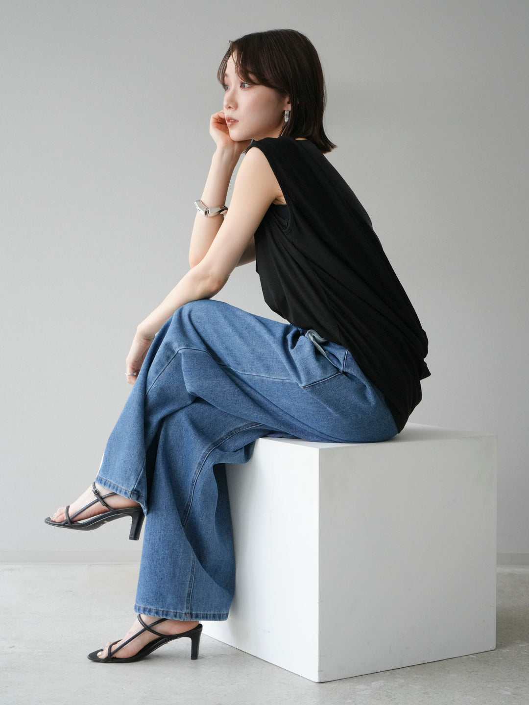 [預訂] 雙向透視多層垂墜上衣/黑色