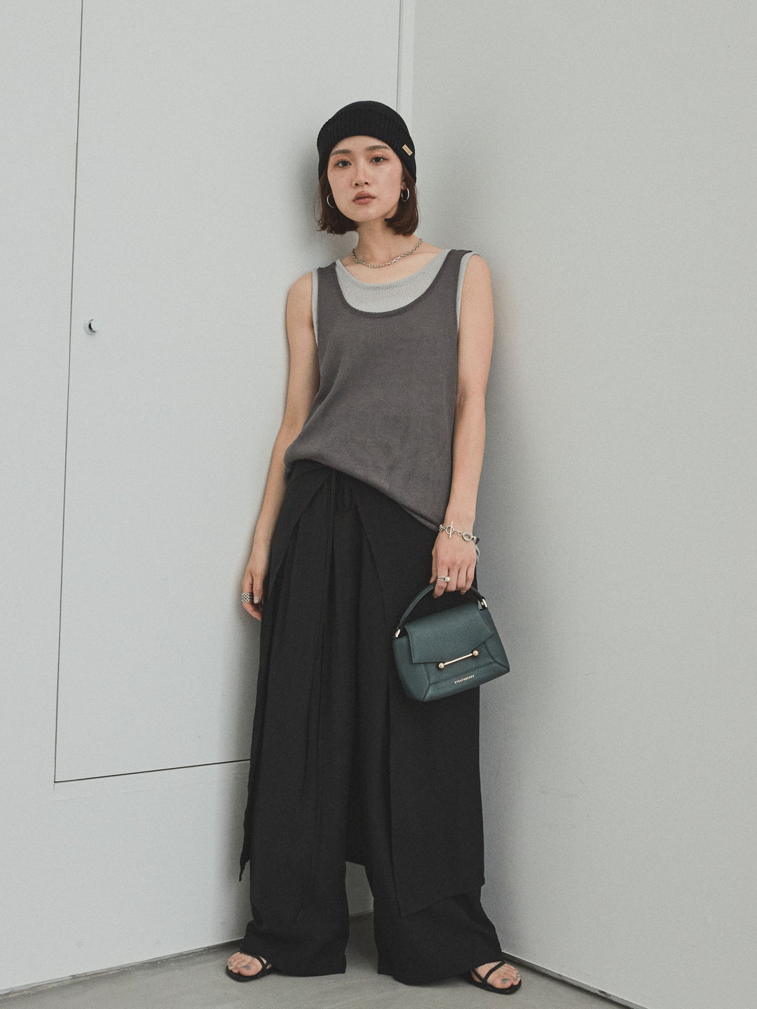 [SET]バイカラーレイヤードニットタンクトップ+ワッシャーサテンレイヤードスカートパンツ(2set)