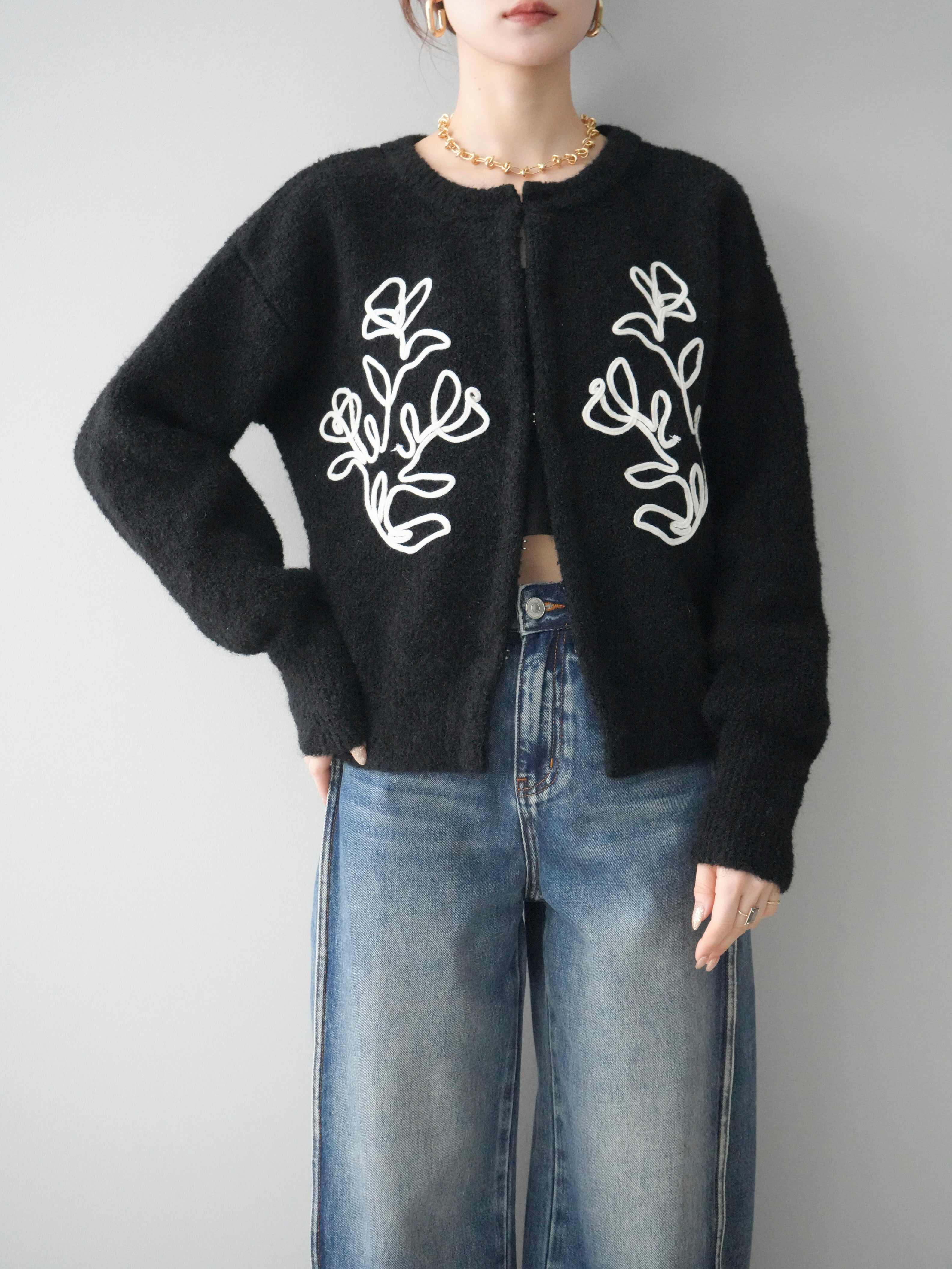 予約]テープ刺繍ホック開きブークレニットカーディガン/black – Lumier