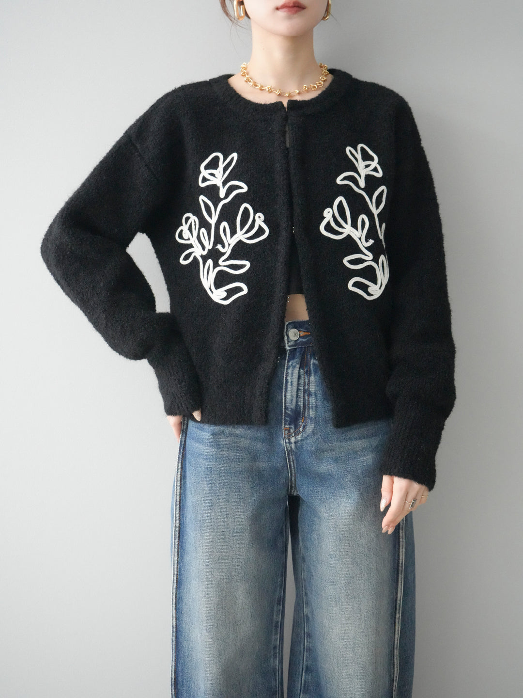 [予約]テープ刺繍ホック開きブークレニットカーディガン/black