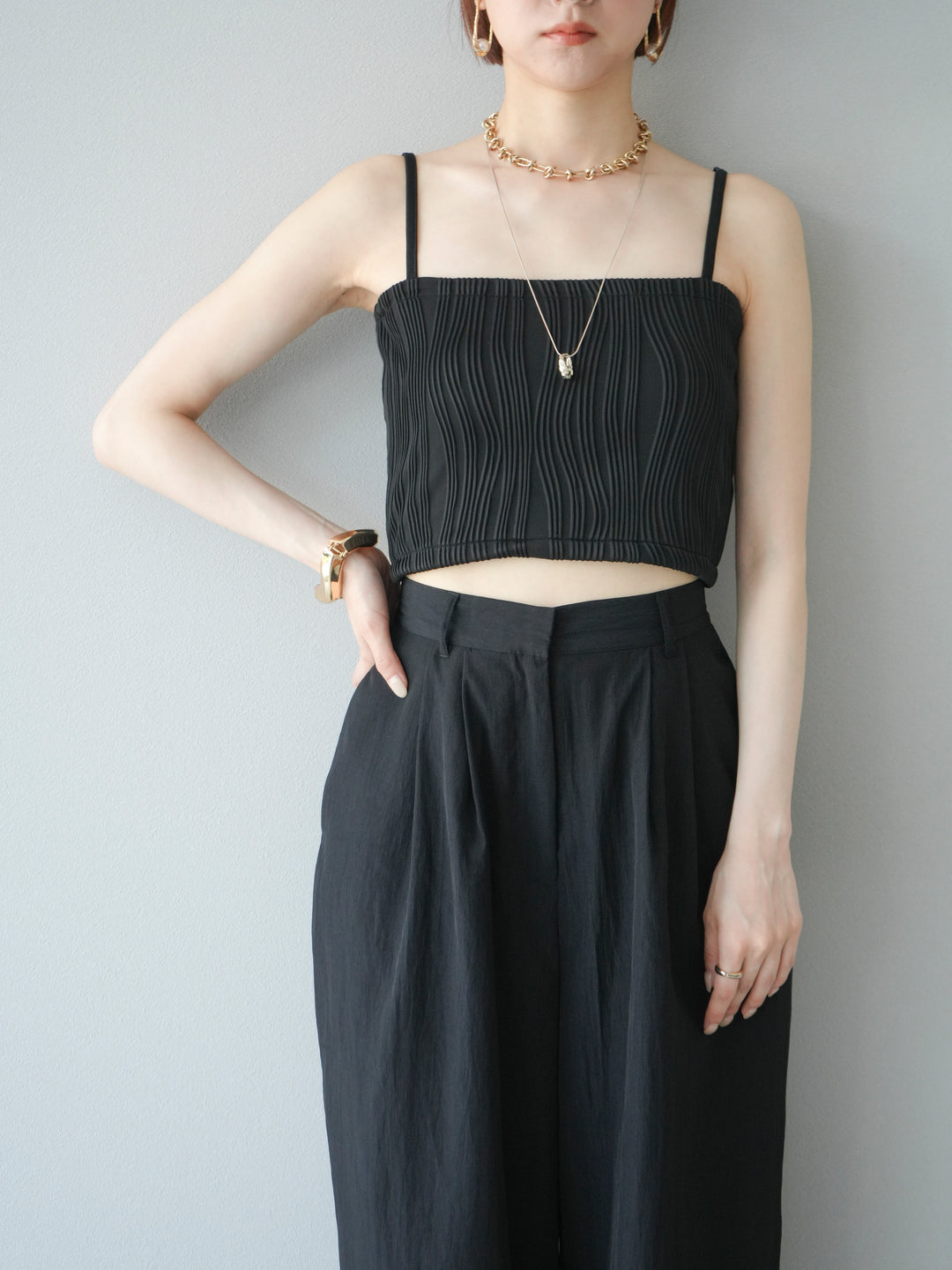 【預購】波浪滾邊杯裸色吊帶背心/黑色