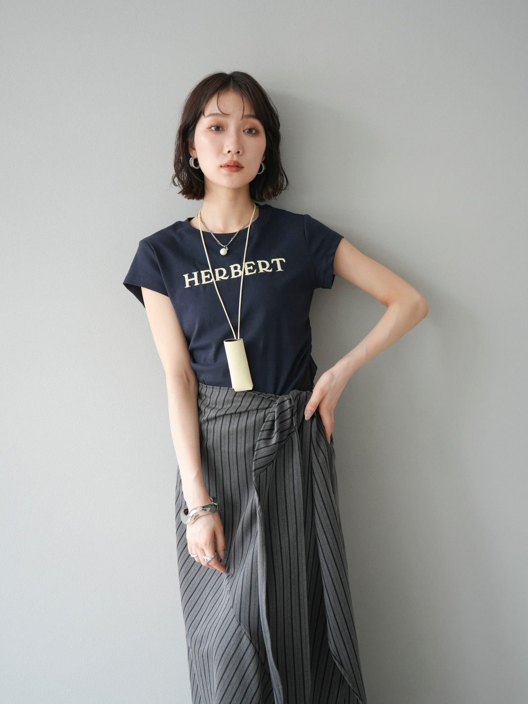 [SET]刺繍ロゴTシャツ＆レザーポーチネックレスSET +サイド巻きツイルスカート(2set)