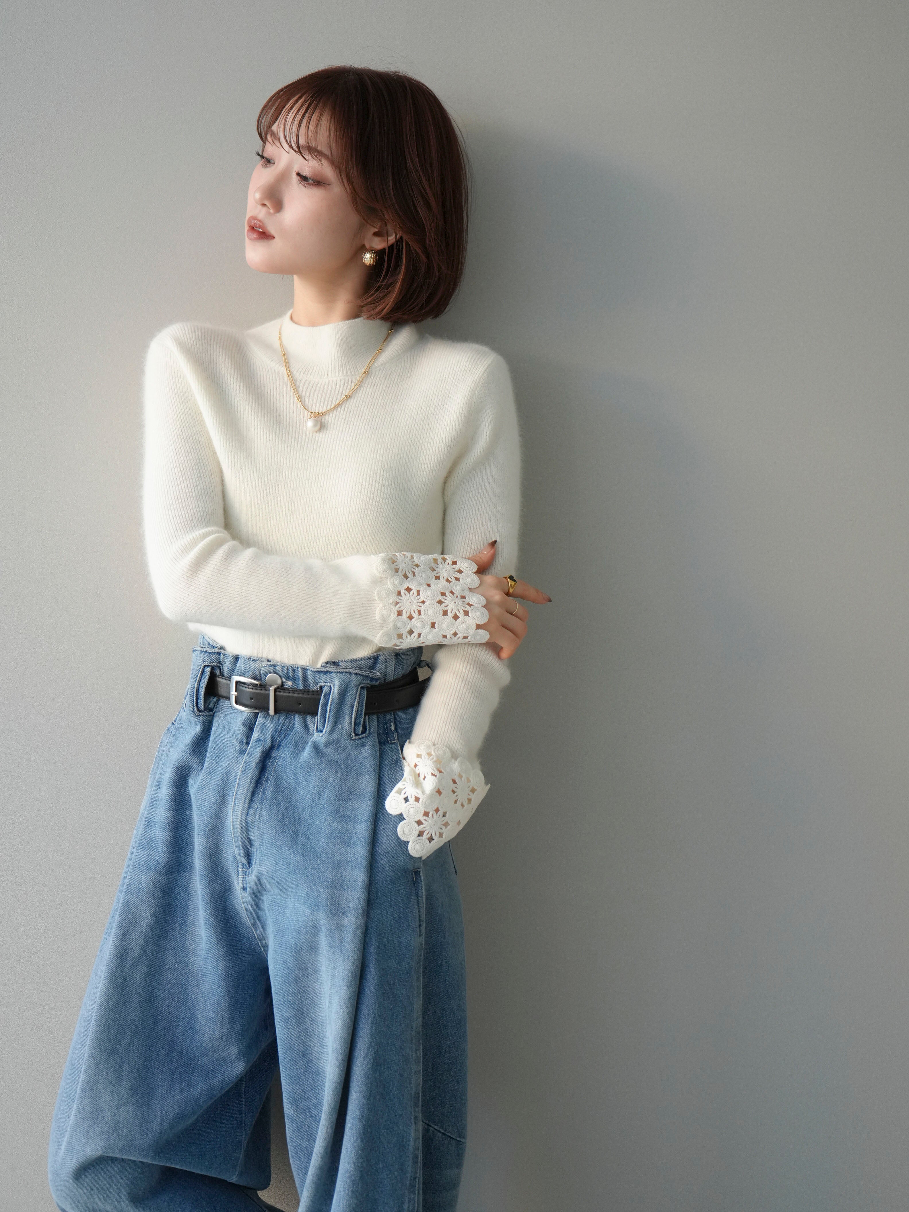 予約]袖クロシェレースウール混ボトルネックニットトップス/white – Lumier
