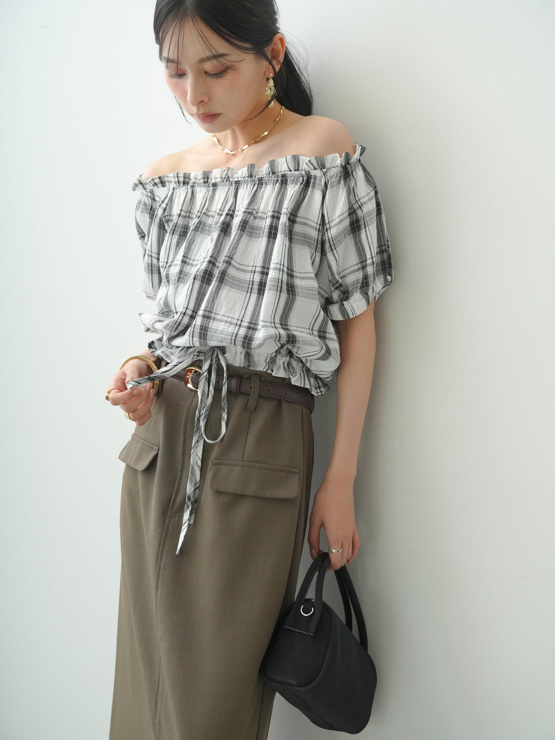 [SET]チェックギャザーオフショルトップス+クレープデシンフラップ付きストレートスカート(2set)