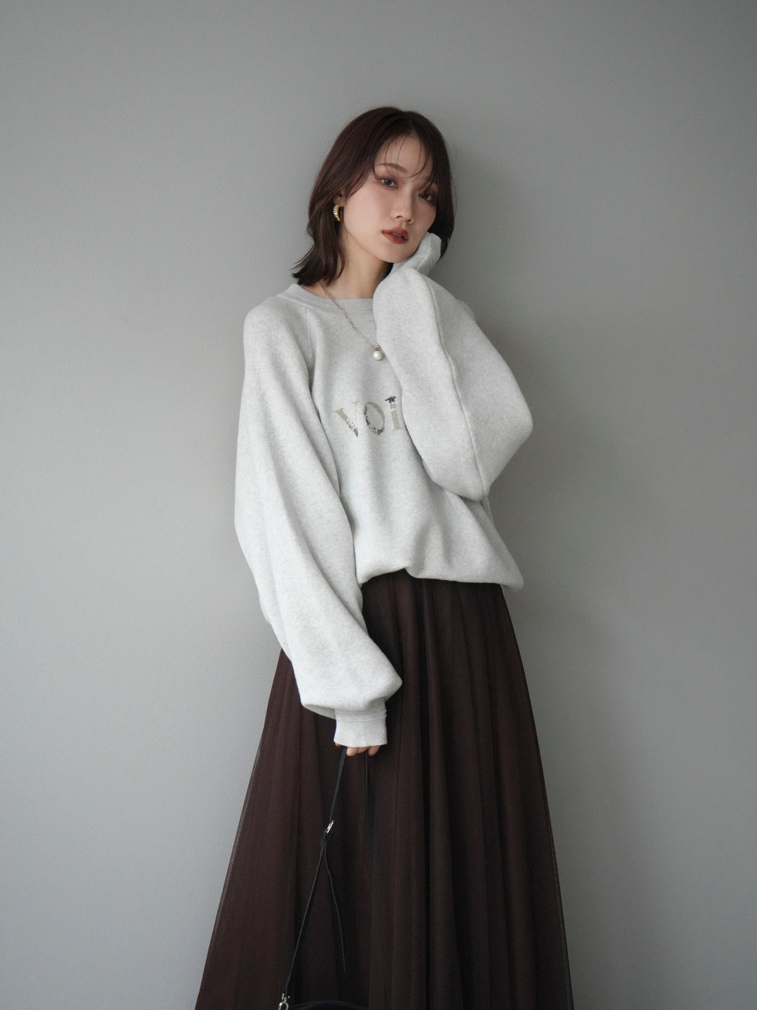 [予約]スウェットライクビーズロゴ刺繍ニットプルオーバー/oatmeal