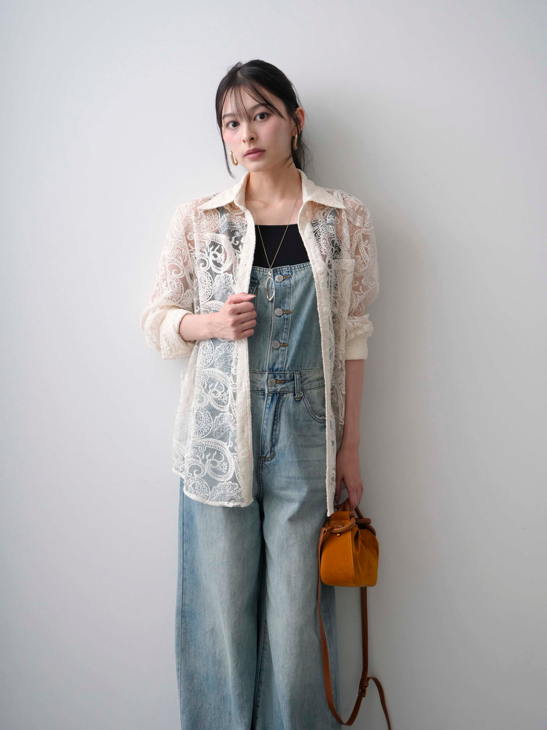 [SET]シアーペイズリー刺繍長袖ブラウス+カップ付きバッククロスキャミソール+レザーコンビストラップデニムサロペット(3set)