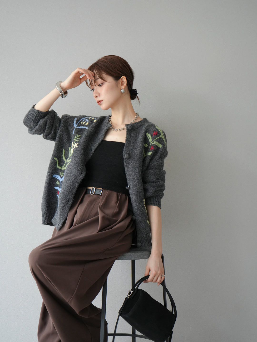 【預購】花朵刺繡針織開襟衫/炭灰色