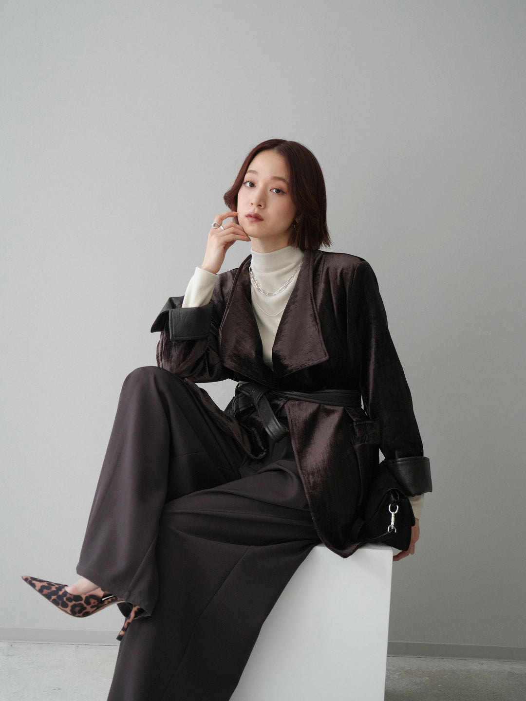 【套裝】絲絨禮服外套+小領墊肩磨毛上衣+腰帶環設計闊腿褲（三件套）