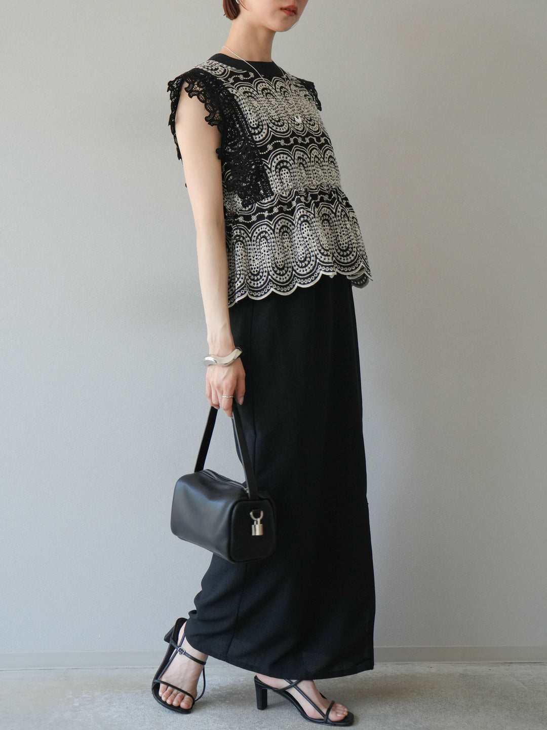 [SET] 扇貝刺繡蕾絲上衣 + 亞麻質感拉鍊開衩緊身裙（2件套）