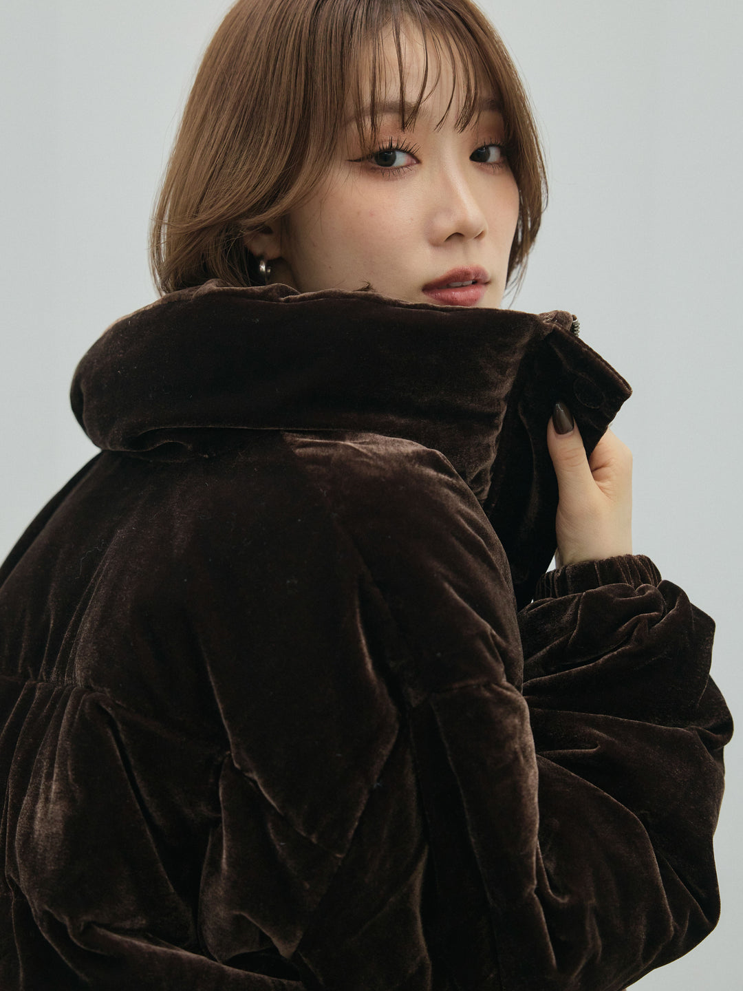 【Allure】[SET]ヘンリーネックレイヤードニットワンピース+ベロアダウンジャケット(2set)