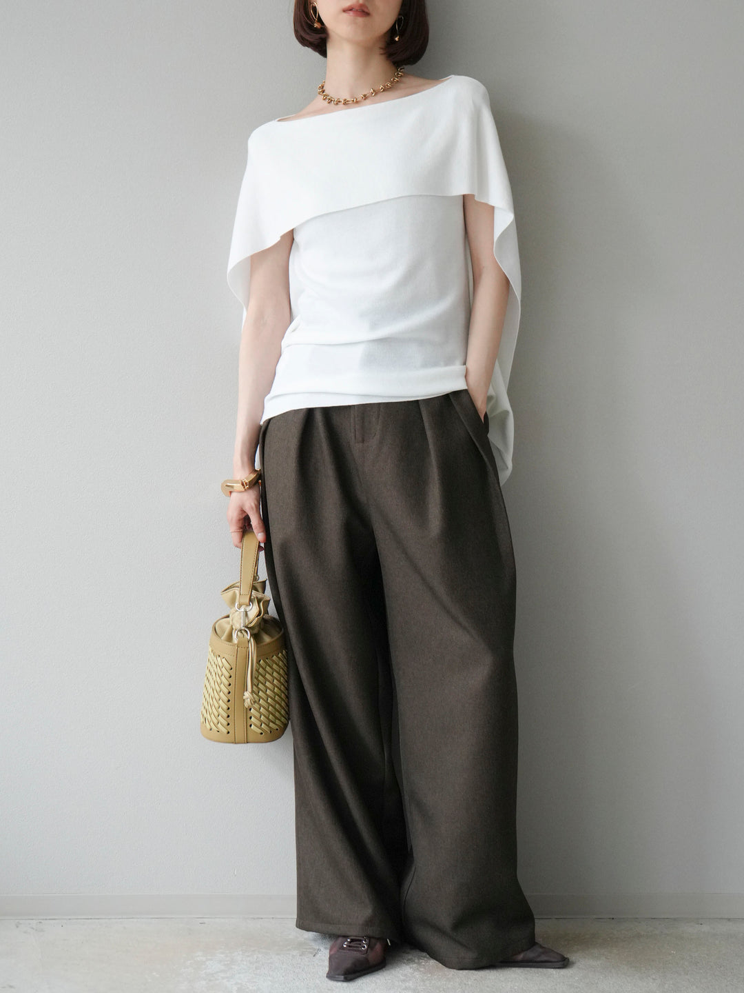 [予約]マントデザインスリットドルマンニット/アイボリー