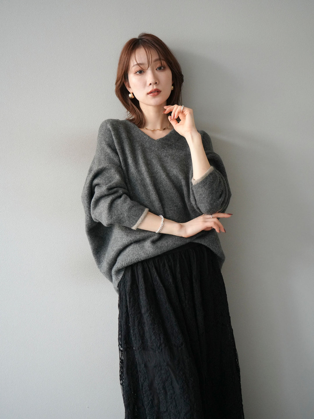 [SET]Vネック配色スリーブニットプルオーバー+選べるアクセセット(2set)