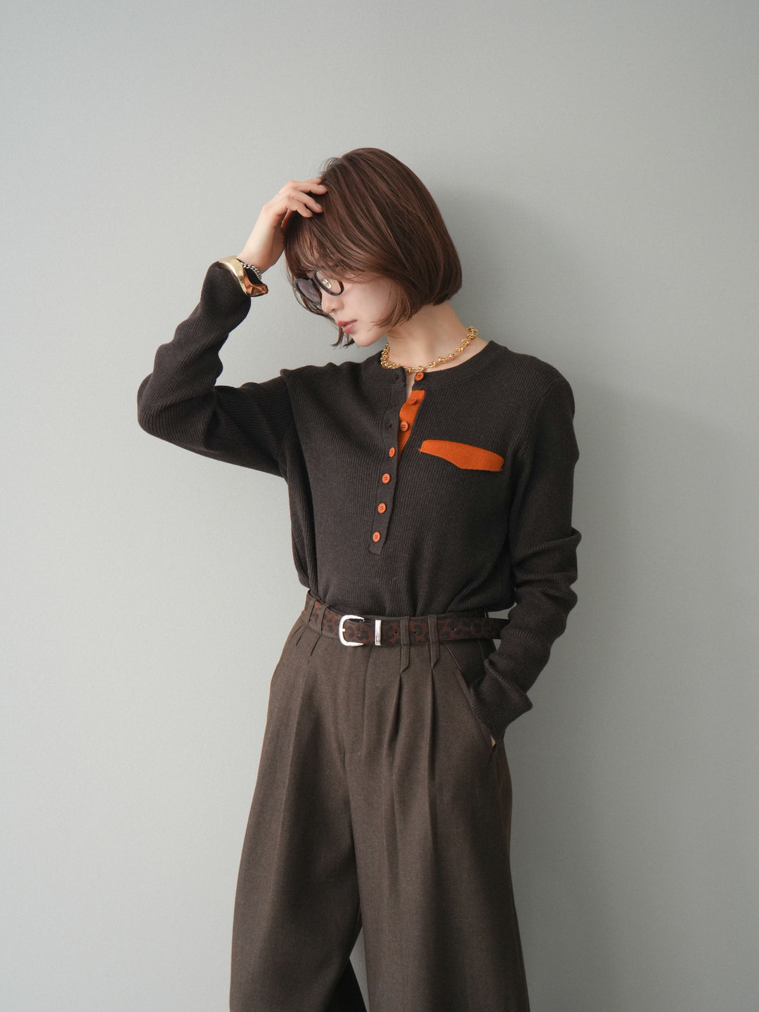【預購】雙色拼接口袋亨利領針織衫/棕色