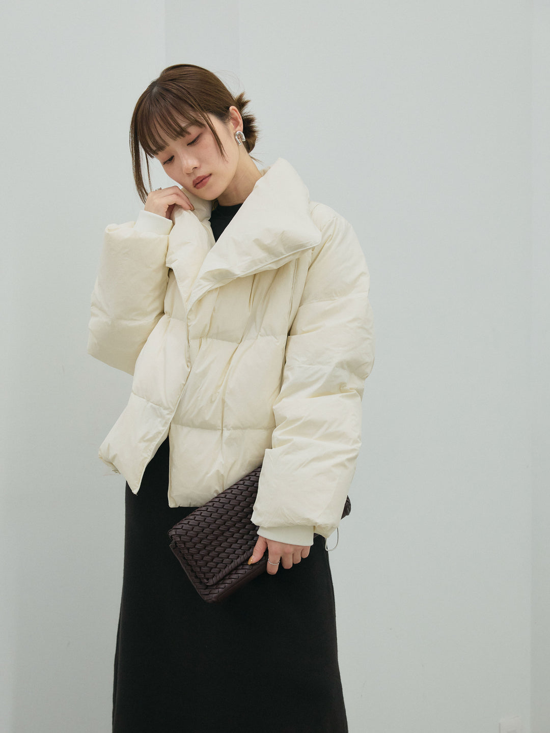 【Allure】[SET]バックオープンニットワンピース+スタンドカラーダウンジャケット(2set)