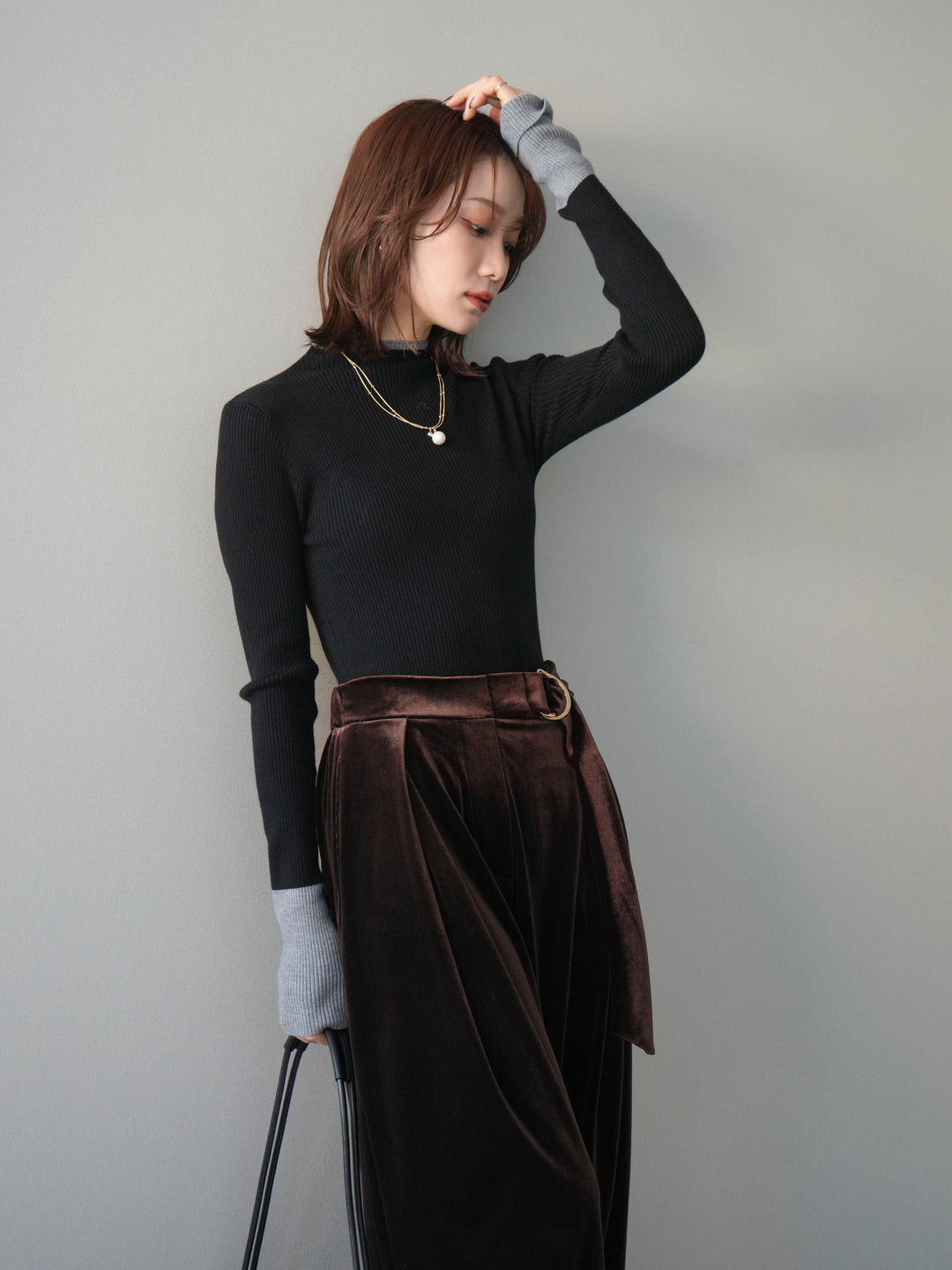 [予約]袖ボタンハイネック配色リブニットトップス/black