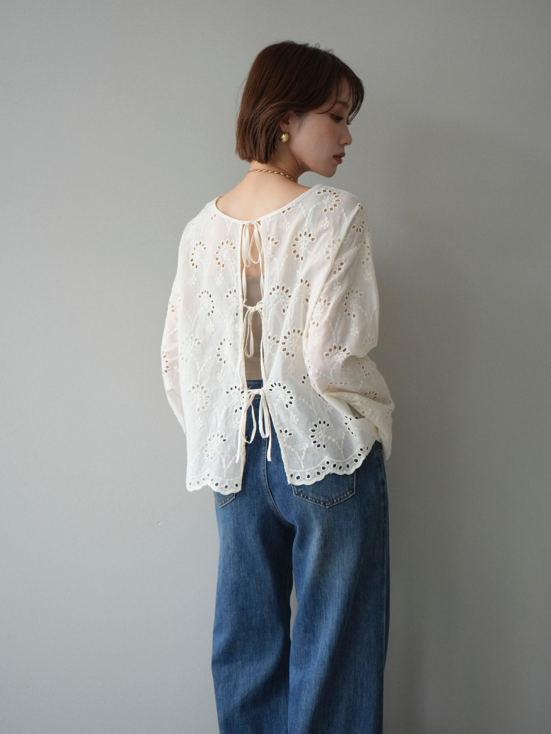 [予約]カットワークレースバックオープンブラウス/ivory