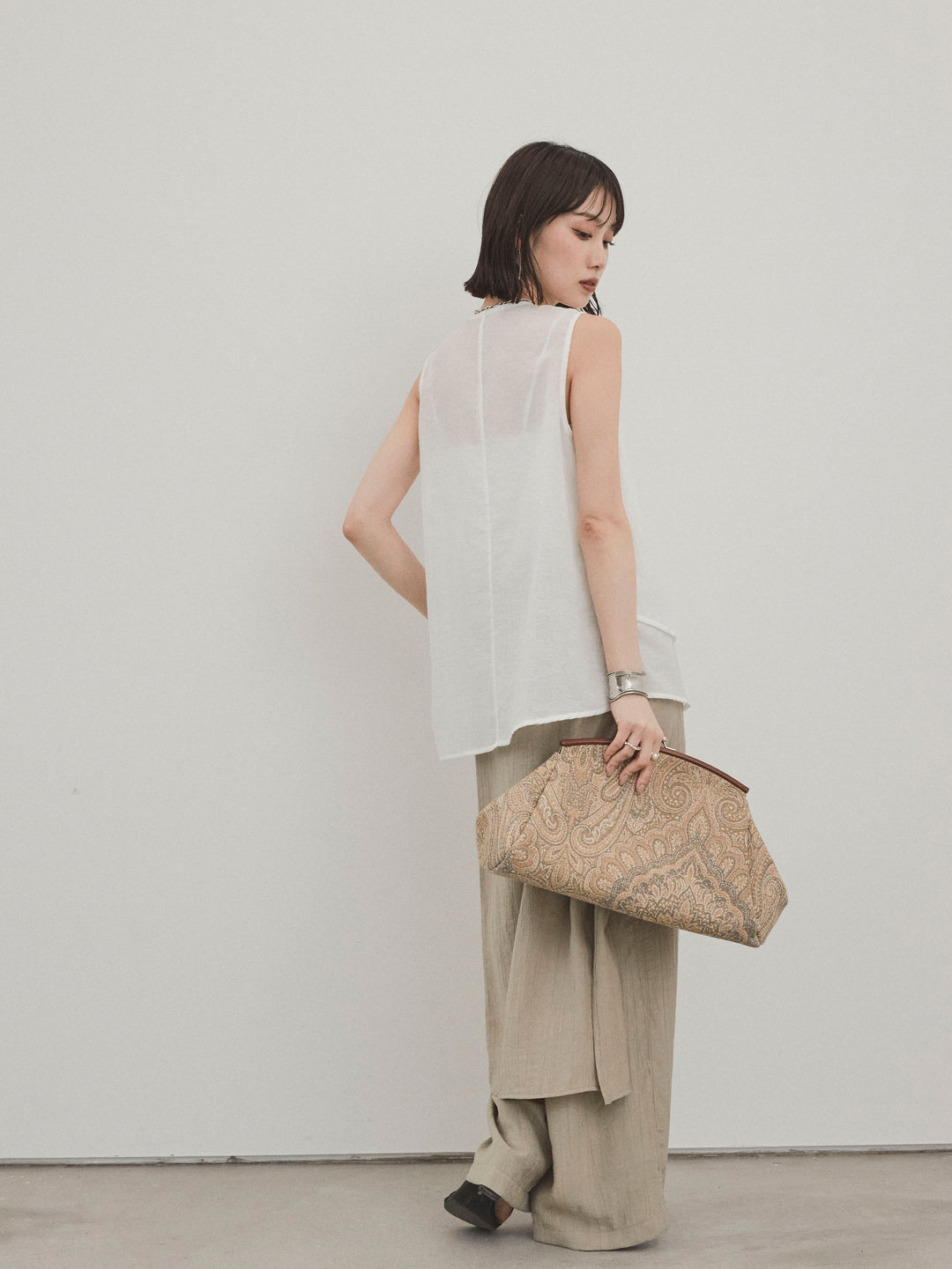 [SET]シアータックアシンメトリーブラウス+ワッシャーサテンレイヤードスカートパンツ(2set)