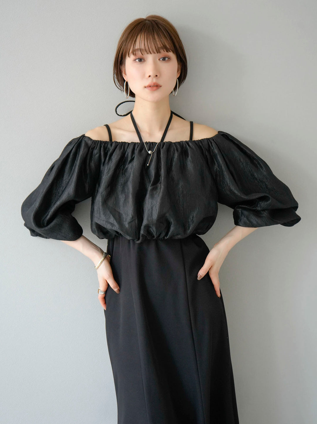 [Pre-order] Shiny off-shoulder blouse/black