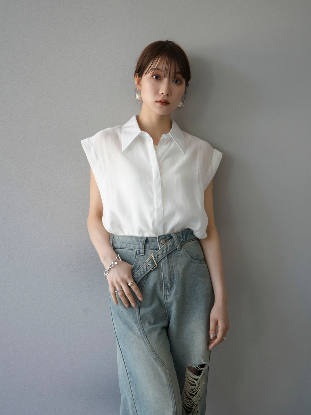 [Pre-order] Tuck shoulder sheer sleeveless shirt/white