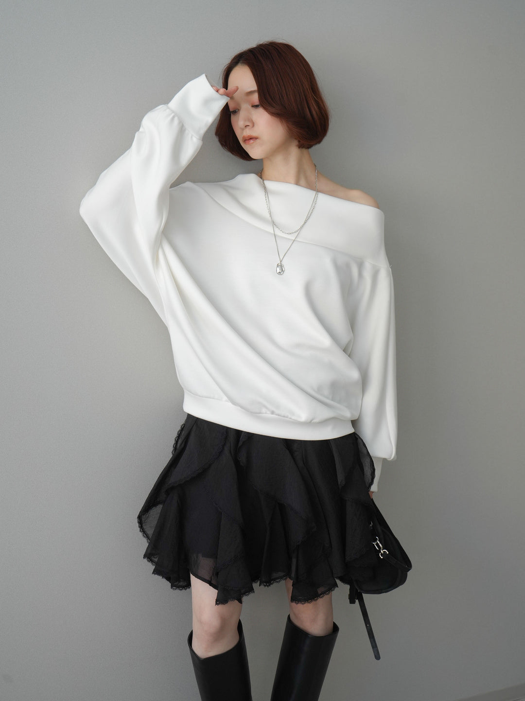 [SET]アシンメトリーオフショルポンチプルオーバー+ラッフルレースミニスカート(2set)