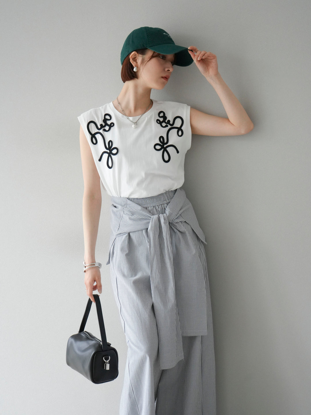 [SET]コード刺繍フレンチスリーブTシャツ+ウエスト巻きストライプイージーパンツ(2set)
