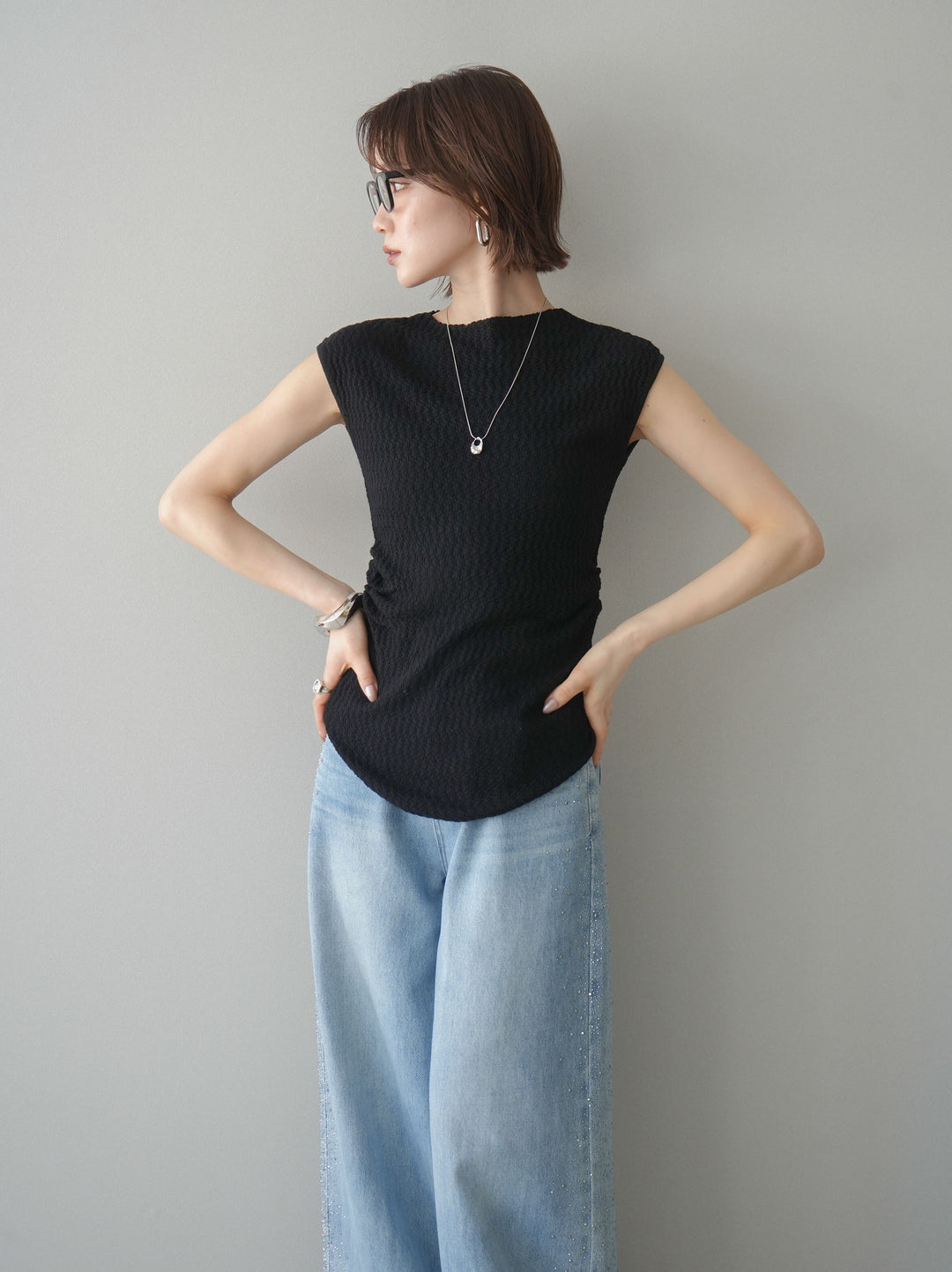 [予約]サイドシャーリングボトルネックノースリーブニットプルオーバー/black