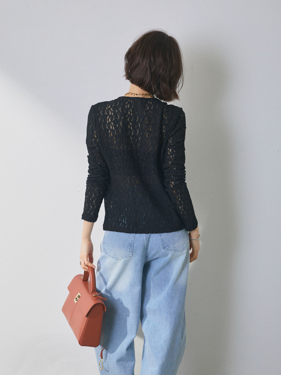 【魅力】[套裝] 金色紐帶針織開襟衫 x 蕾絲襯衫套裝 + 不對稱曲線牛仔褲（兩件套）