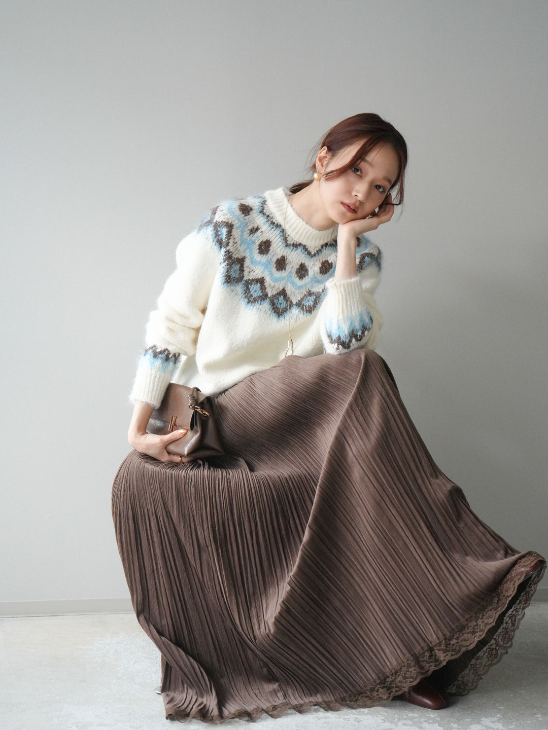 [SET]ソフトタッチ求心柄ニットプルオーバー+裾レーススウェードプリーツマキシスカート(2set)
