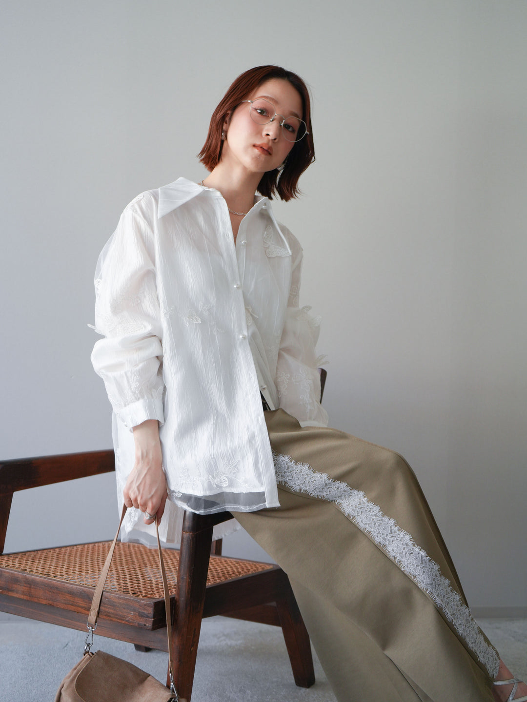 [予約]3Dバタフライエンブロイダリーブラウス/white