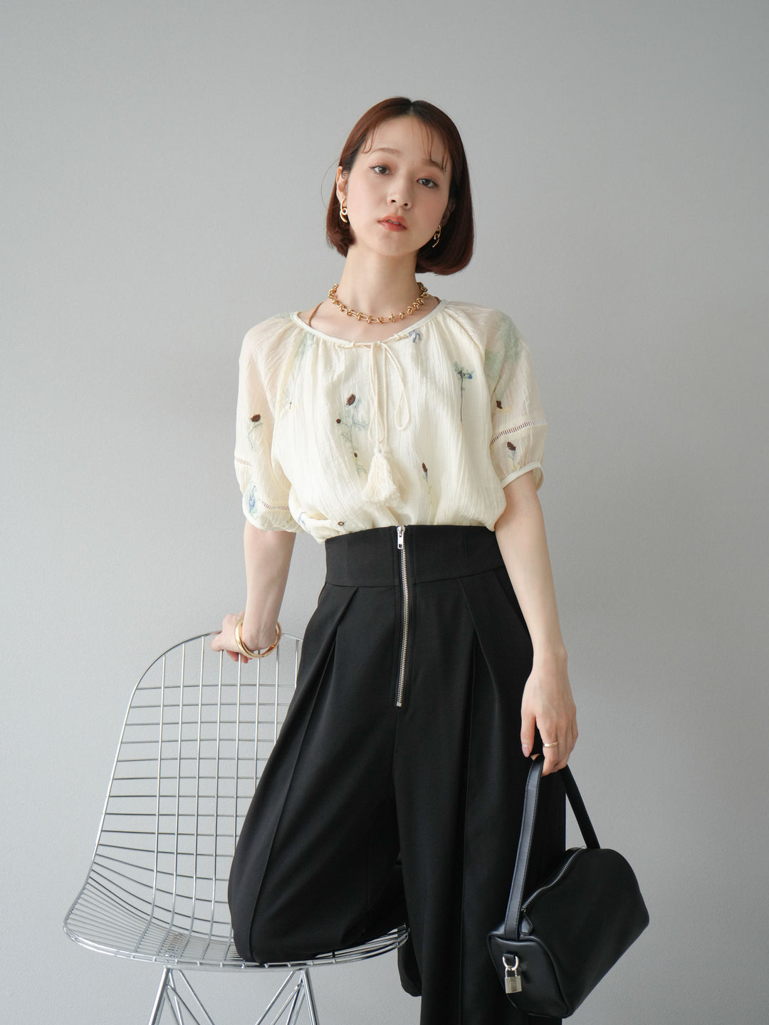 【預購】花朵刺繡半身襯衫/象牙白