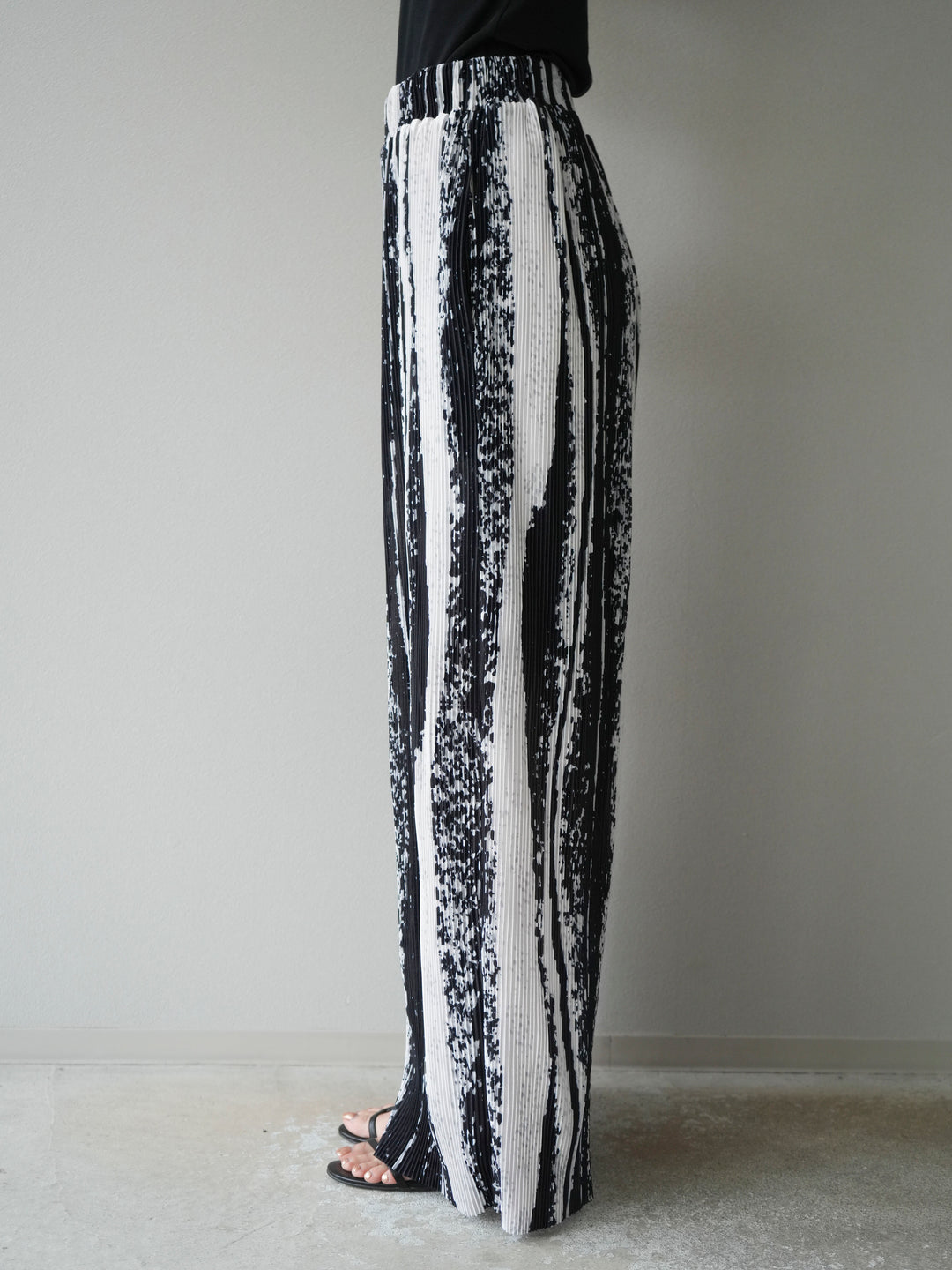 [予約]ニュアンスプリーツワイドパンツ/ブラック