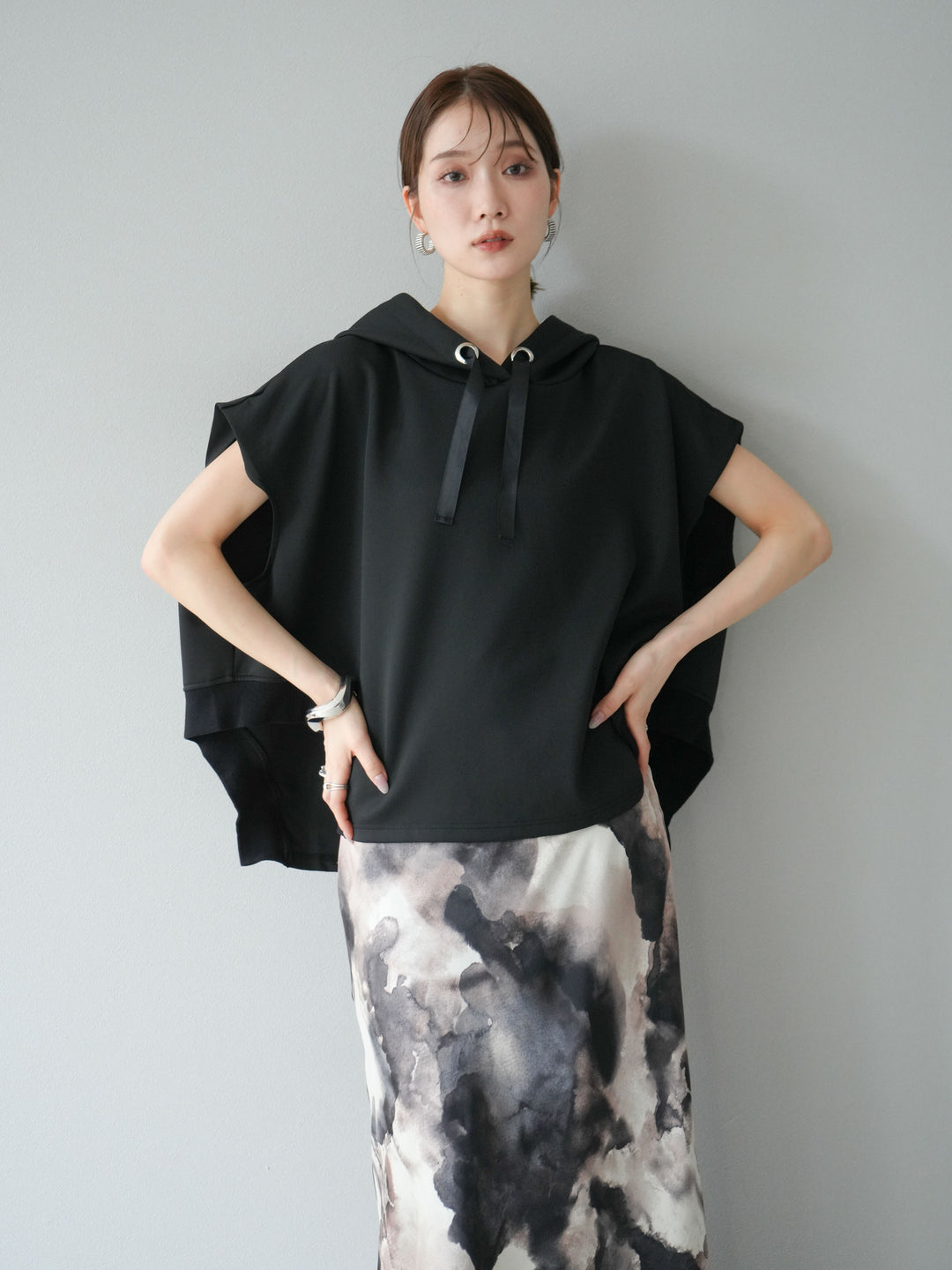 [予約]アシンメトリードルマンバックZIPフーディー/ブラック