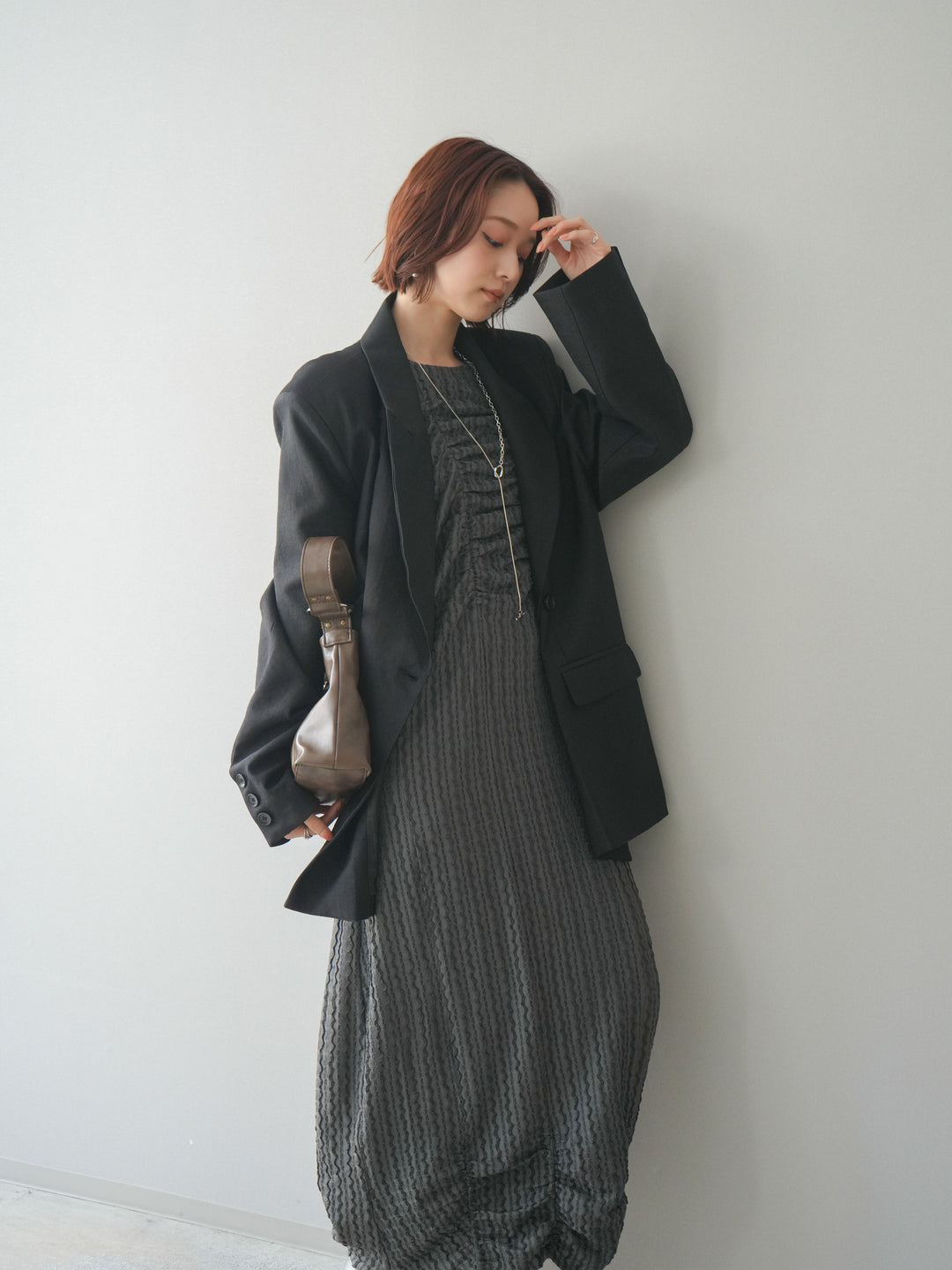 [SET]シャーリングジャガードノースリーブワンピース+エフォートレステイラードジャケット(2set)