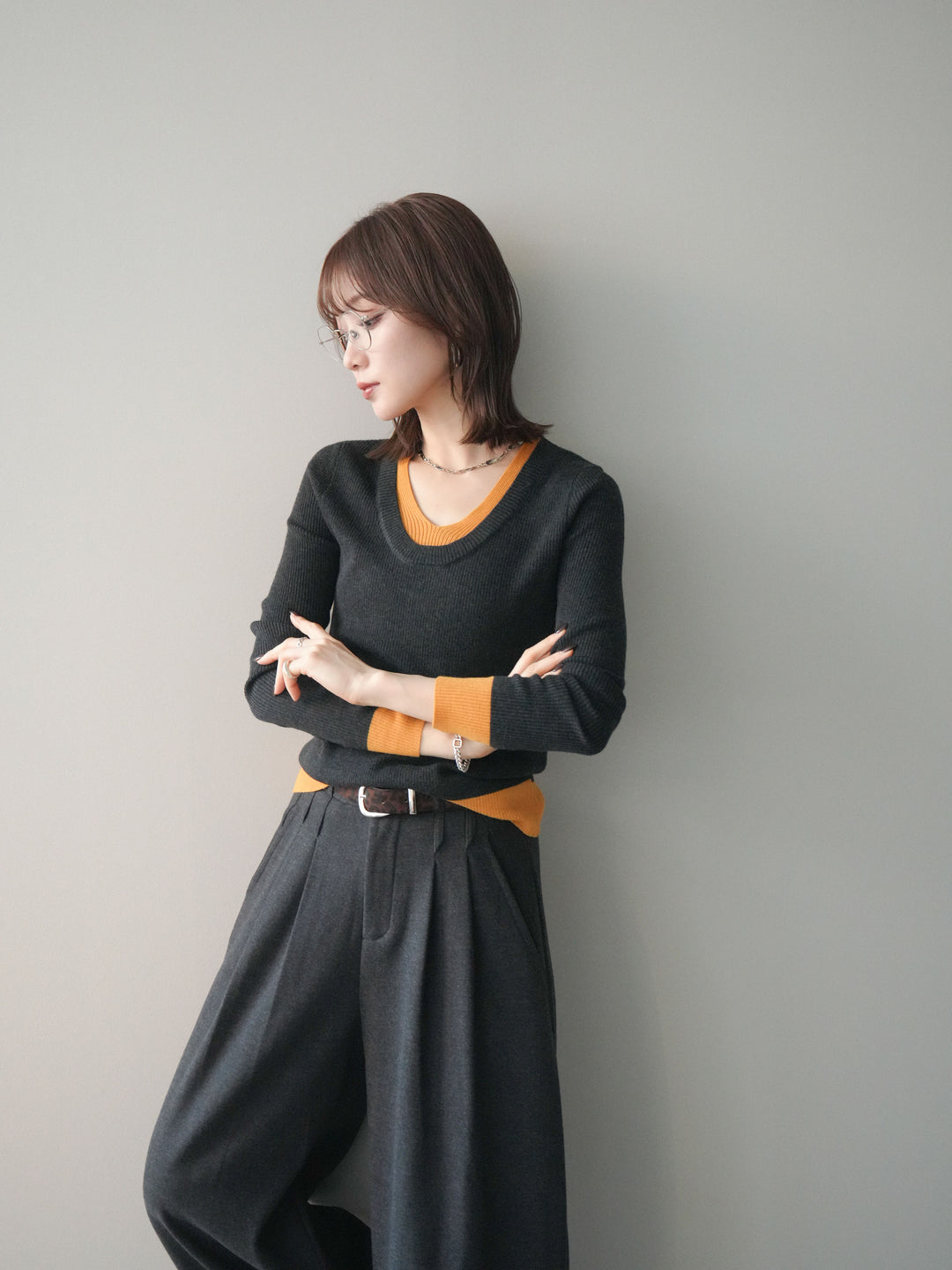 [SET]Uネック配色レイヤードリブニットトップス+アニマル柄ベルト付きウールタッチワイドパンツ(2set)