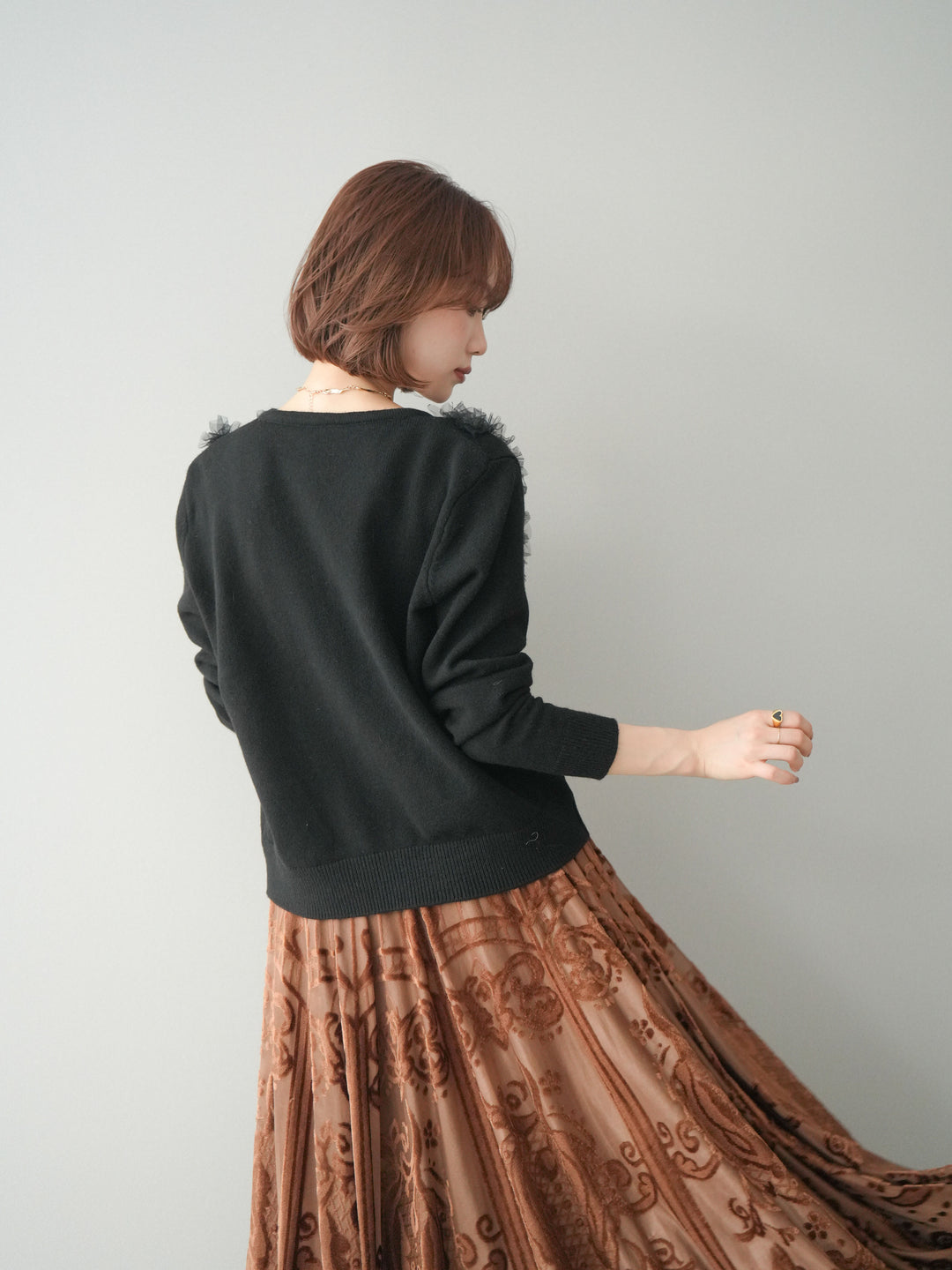 [SET]チュールフリルニットカーディガン+アンティーク柄フロッキーマキシスカート(2set)