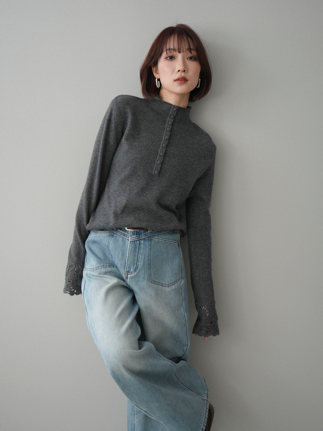 [予約]袖スカラップレースフロントボタンウールニットトップス/gray