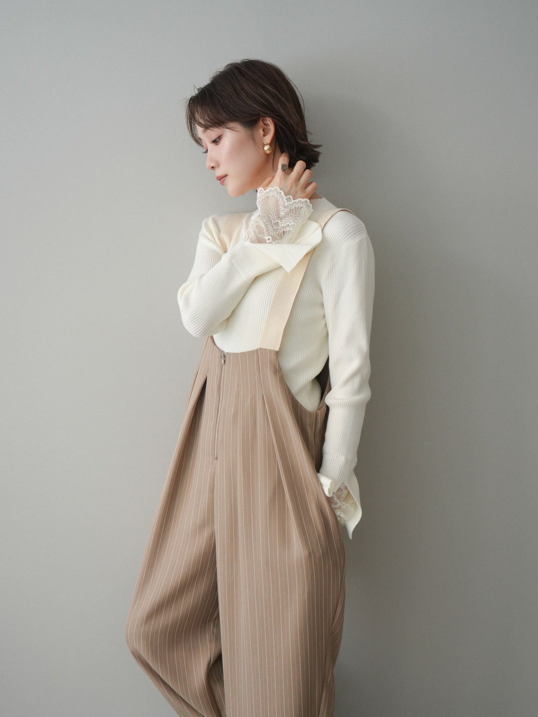 [SET]袖スカラップレースオフネックニットトップス+グログランテープストライプサロペット(2set)